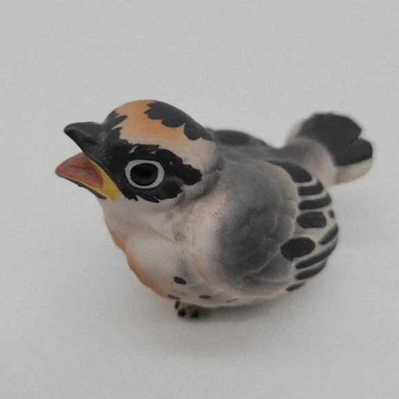 RARE Vintage Set (2) Porcelain Sparrow Figurines 2" x 2" Japan - Picture 4 of 8